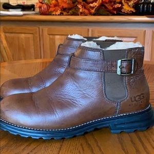 Ugg boots brown size 9 new condition